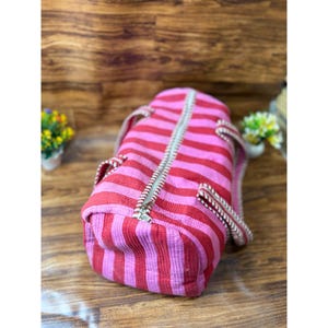 Reisetasche aus Baumwolle mit handbedrucktem Blockdruck, rosa gestreift, Sporttasche/Yogatasche