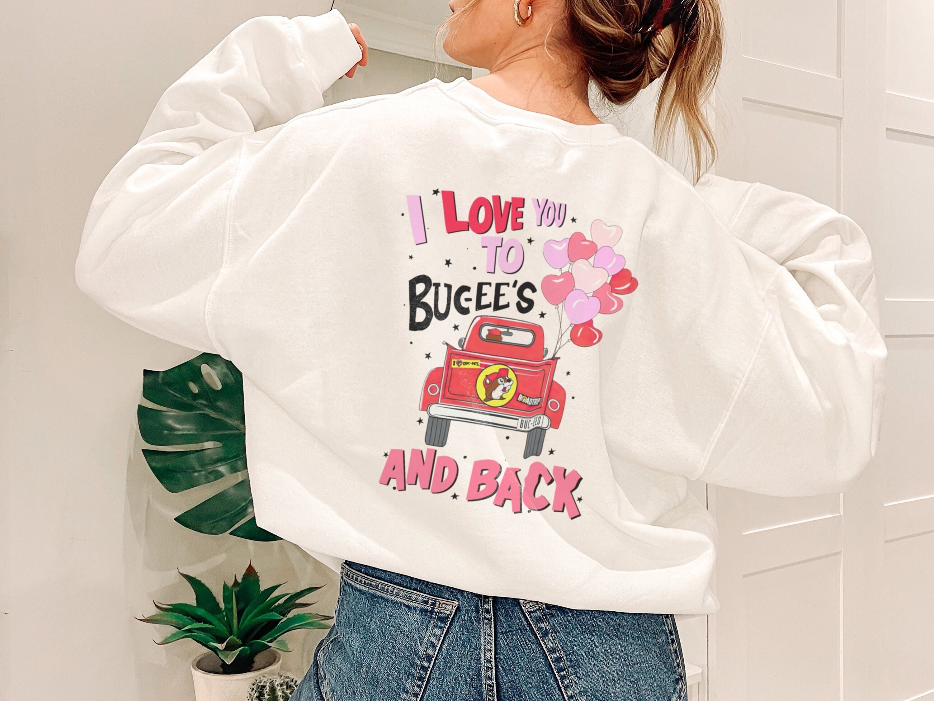 buc ee's valentines day shirt