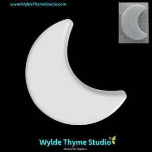 Può includere: Uno stampo in silicone bianco a forma di mezzaluna. Lo stampo è su uno sfondo bianco.