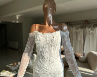 Handmade Custom Mermaid Wedding Dress – Strapless Lace Bridal Gown with Lace Sleeves, Fitted Silhouette
