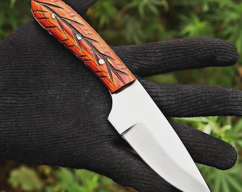 bespoke handmade skinner knife featuring a carved wooden handle and leather sheath | complete ta