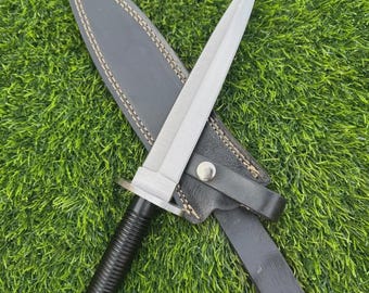 D2 steel hunting dagger – a handcrafted bowie knife accompanied by a leather sheath.