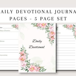 Pode incluir: Um conjunto de cinco páginas de diários devocionais diários. As páginas são brancas com desenhos florais de canto em rosa e verde. A página central diz "Daily Devotional" em uma escrita elegante. O banner superior diz "DAILY DEVOTIONAL JOURNAL PAGES - 5 PAGE SET."