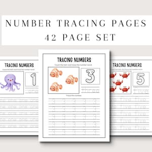 Op de afbeelding: Een 42-delige set met cijfer-overtrekpagina's bestaande uit zwart-wit werkbladen met de tekst NUMBER TRACING PAGES. Elke pagina bevat een illustratie van een zeedier, een groot cijfer en lijnen om het bijbehorende cijferwoord over te trekken.