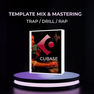 Peut inclure: Publicité pour les services de "Template Mix & Mastering". L'image présente un livre avec le logo Cubase et une personne travaillant sur un ordinateur. Le texte sur l'image indique "TRAP / DRILL / RAP". Le livre est posé sur un piédestal violet et noir.