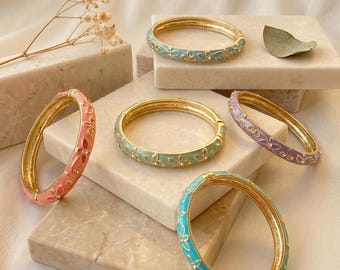 Mothers Day Gift for Mom, Enamel Floral Bangle, Vintage Flower Jewelry,Bangle for Women, Spring Botanical Gift for Her, Colorful Enamel