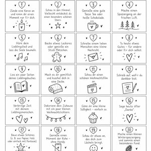 Può includere: Un foglio stampabile per calendario dell'Avvento in bianco e nero con il titolo Adventskalender e 24 caselle numerate. Ogni casella contiene un compito quotidiano in tedesco, accompagnato da una piccola icona a tratto come un cuore o una stella.
