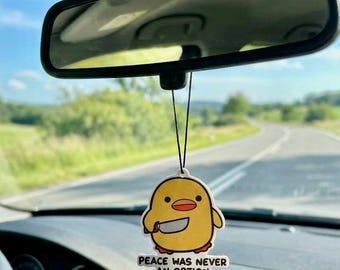 Divertente meme anatra assassina Deodorante per auto - (la pace non è mai stata un'opzione) bifacciale, blu ghiaccio inviato
