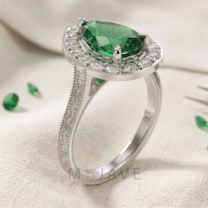 Anillo de compromiso victoriano en forma de pera / Banda botánica grabada / Anillo en forma de lágrima con halo de gemas sintéticas y diamantes / Joya de herencia Royal Core / Inspirado en la naturaleza