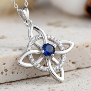 Colar em Prata de Lei com Nó Celta de Bruxa e Safira, Pingente de Proteção Irlandês, Joia Espiritual, Presente Nó do Amor Infinito para Ela