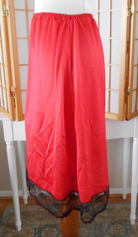 Red Half Slip Collectible Classics Size Medium Antr… Gem