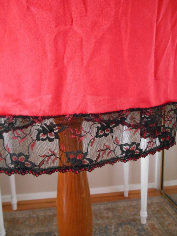 Red Half Slip Collectible Classics Size Medium Antr… Gem