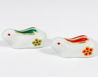 Juego de 2 reposapalillos con forma de conejo de cerámica Kutani pintados a mano: artesanía tradicional japonesa, regalo y vajilla.