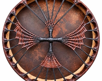 Handgjord shamantrumma av buffelhud, askträram, falkdesign, meditationsinstrumentslag ingår