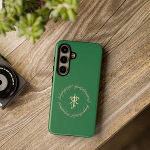 Herr der Ringe Grüne Handyhülle - The One Ring Script mit Tolkien Logo | iPhone 17/16 und Samsung Galaxy 25/24