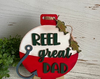 Father’s Day wood sign - Reel Great Dad Standing sign hand painted door hanger wall decor round wreath sign