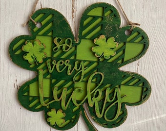 St. Patrick’s Day Lucky shamrock distressed wood sign - green modern farmhouse hanging