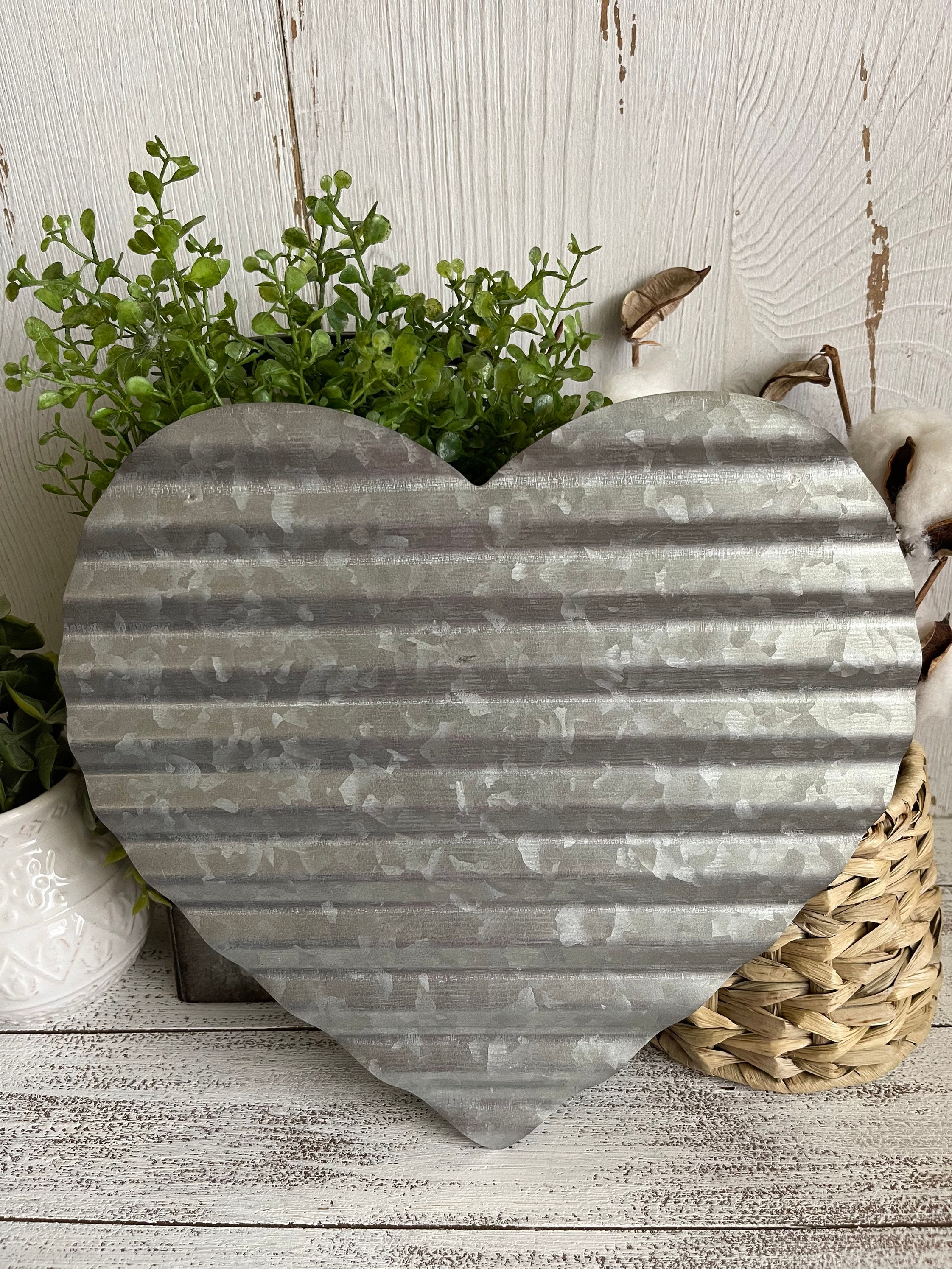 Hotop 3 Pcs Galvanized Metal Heart Wall Decor Heart Hanging Decorations  Corrugated Metal Galvanized Steel Decorations Rustic Heart Decor for Home