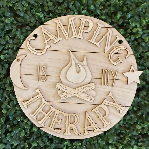 Letrero de madera DIY - Camping es mi terapia inacabado cortado puerta colgante pared decoración artesanía suministro signo kit espacios en blanco signo de corona redonda
