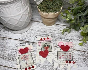 Handmade paper clips - Love Motivational planners junk journals ephemera vintage notebook bookmark altered scrapbook XOXO heart