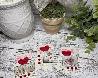 Handmade paper clips - Love Motivational planners junk journals ephemera vintage notebook bookmark altered scrapbook XOXO heart