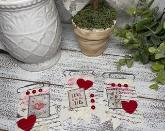 Handmade paper clips - Love Motivational planners junk journals ephemera vintage notebook bookmark altered scrapbook XOXO heart