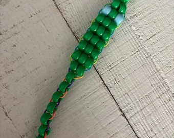 Mega Kandi Mask Nyckelring - Enfärgade Ponnypärlor på Regnbågssnöre