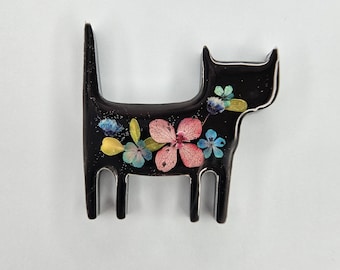 Black Cat Brooch with Real Pressed Flowers – Botanical Resin Pin – Cat Lover Jewelry