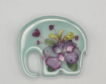Mint Elephant Brooch with Real Pressed Flowers – Botanical Resin Pin – Pastel Jewelry