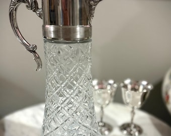 Vntg ~13,5 karafka do wina z kryształu ciętego z posrebrzanym pojemnikiem i pokrywką na zawiasach – duży dzbanek w stylu wiktoriańskim, ciężkie szkło, przezroczysty rezonans – artykuły barmańskie