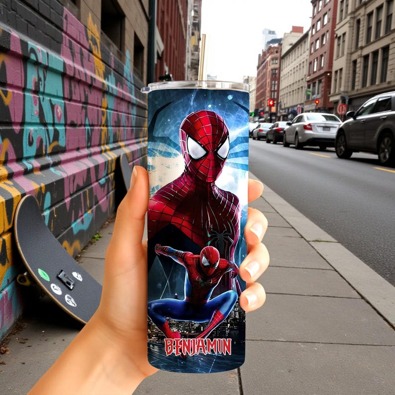 Anpassad Spider-Man 20oz tumbler med sugrör present till pojke bild 1