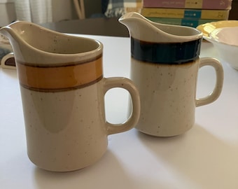 Set di lattiera vintage in pietra arcobaleno, brocche in gres maculato, arredamento rustico giapponese Showa