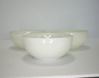 Vintage Fire-King Milchglas Dessert Schalen 3er-Set | Weiß Oven Ware Rührschüsseln | Anker Küchendeko