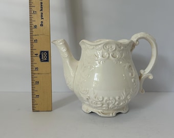 Tetera vintage Napco Japan con relieve / Decoración rústica shabby chic de mediados de siglo en cerámica color crema