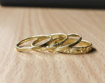 Anillos apilables de oro macizo de 14k – Juego de 4 alianzas minimalistas con textura