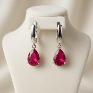 Handgjorda örhängen i sterlingsilver med rubinros | Spanskt hantverk, holistiska statementsmycken