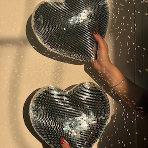 Grande cuore da discoteca, decorazione funky fatta a mano, design retrò unico