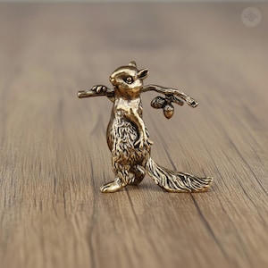Miniature Brass Squirrel Statue Modern Cute Animal Brass Figures Squirrel Sculpture For Shelf Decor Good Luck Gift for Figurine Lovers