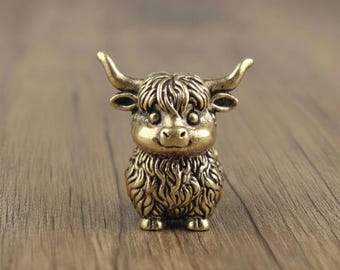 Mini figura de yak de latón, estatua de animal de granja fundida a mano, decoración rústica para escritorio y pieza de colección para estantes.
