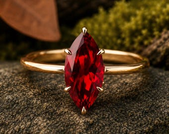 Marquise Cut Lab Ruby-verlovingsring, geel verguld 925-zilver