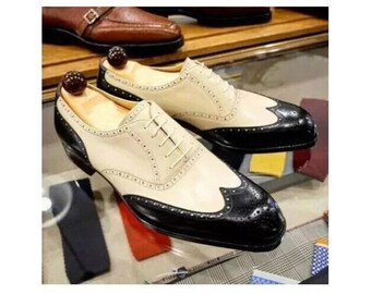 Handgemaakte tweekleurige zwarte en crèmekleurige leren brogueschoenen met veters voor heren