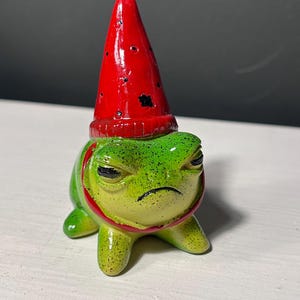 Whimsical Grumpy Frog Garden Statue with Red Pointy Hat, Hand Painted Resin Mini Wizard Frog Figurine, Quirky Potted Plant Desktop Decor