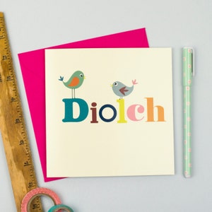 Tarjeta de agradecimiento en galés, Diolch, con pájaros en un diseño colorido, diseño de pájaro Adar, tarjeta de agradecimiento en idioma galés.