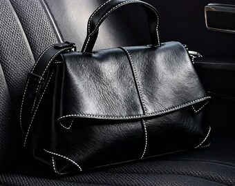 High-end, handcrafted women's city bag in genuine cowhide leather, with visible stitching and a large capacity – available in 3 colors