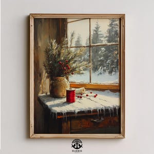 Peut inclure: Peinture encadrée d'une scène hivernale. Un vase de branches de pin avec des baies rouges est posé sur une table enneigée près d'une fenêtre. Une bobine de fil rouge et une bobine de fil blanc sont également sur la table. La fenêtre donne sur une forêt enneigée.