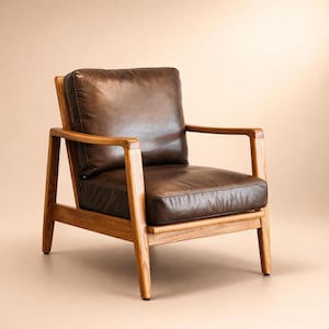 Handgemaakte fauteuil van eikenhout en echt leer, massief houten loungestoel, comfortabel zitmeubel, hoogwaardige leren stoel