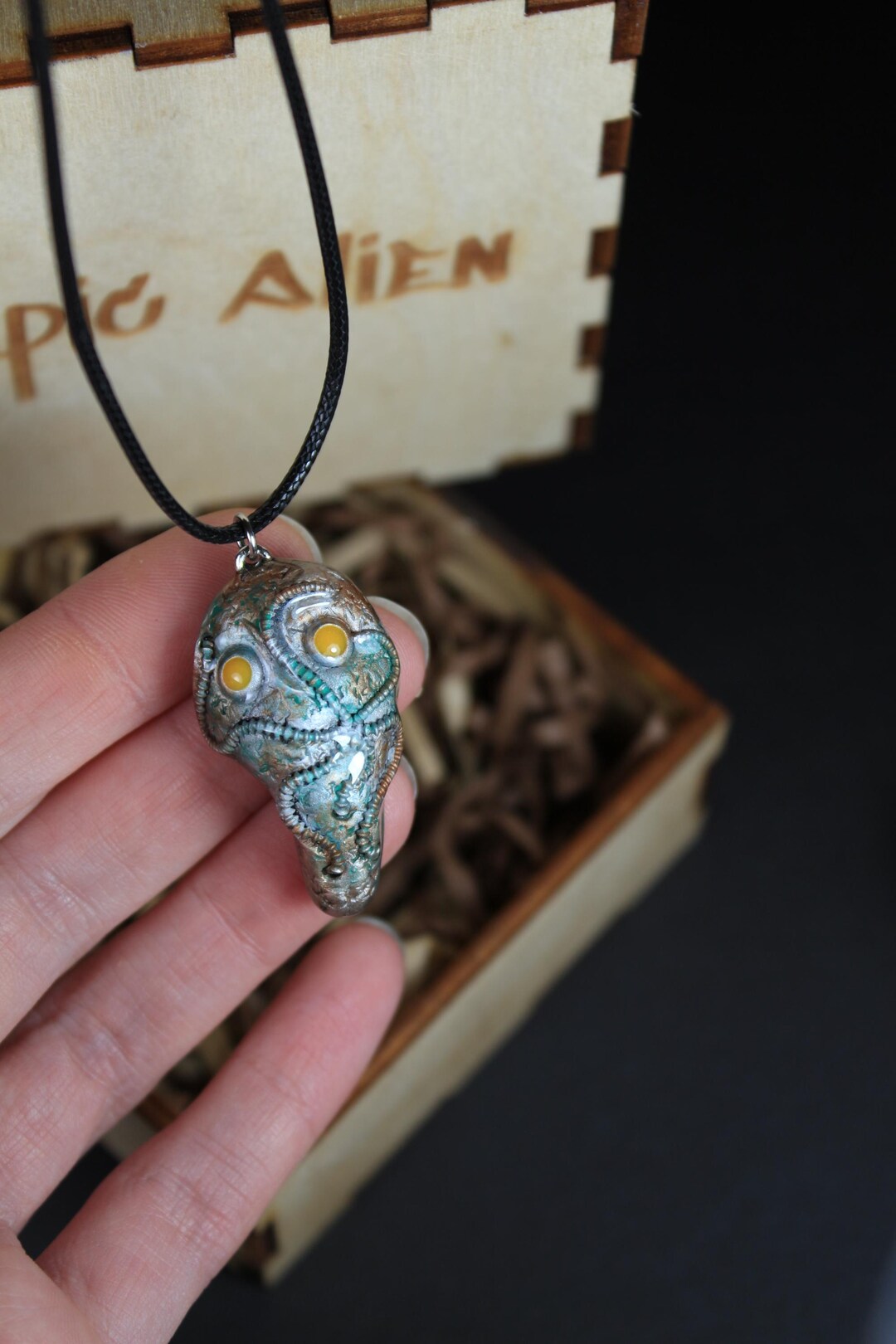 Unique Alien Artefact Necklace, Cyberpunk Alien Jewelry, Sci-fi Mutant ...