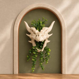 Dragon Skull Planter | Hanging Wall Decor for Dark Academia Homes | Statement Piece for Trailing Greenery | Perfect Gift for Fantasy Fans