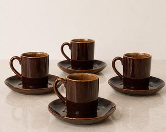 Kleine bruine keramische espressokopjes (set van 4 met schoteltjes)