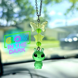 Glow in the Dark Alien Car Mirror Dangler Accessory Kawaii Rearview Hanging Charm Cute Green Girly Vehicle Decor Star Automotive Accessories